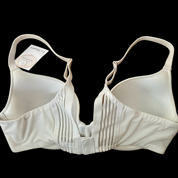🆕 34D LeMystere Second Skin Back
Smoother T-Shirt Bra in Silver
Drop - Picture 4 of 5